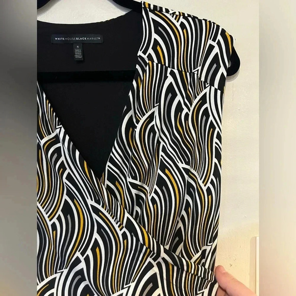 White House Black Market Surplice Shell Top Size Small EUC 3491 - Picture 2 of 5